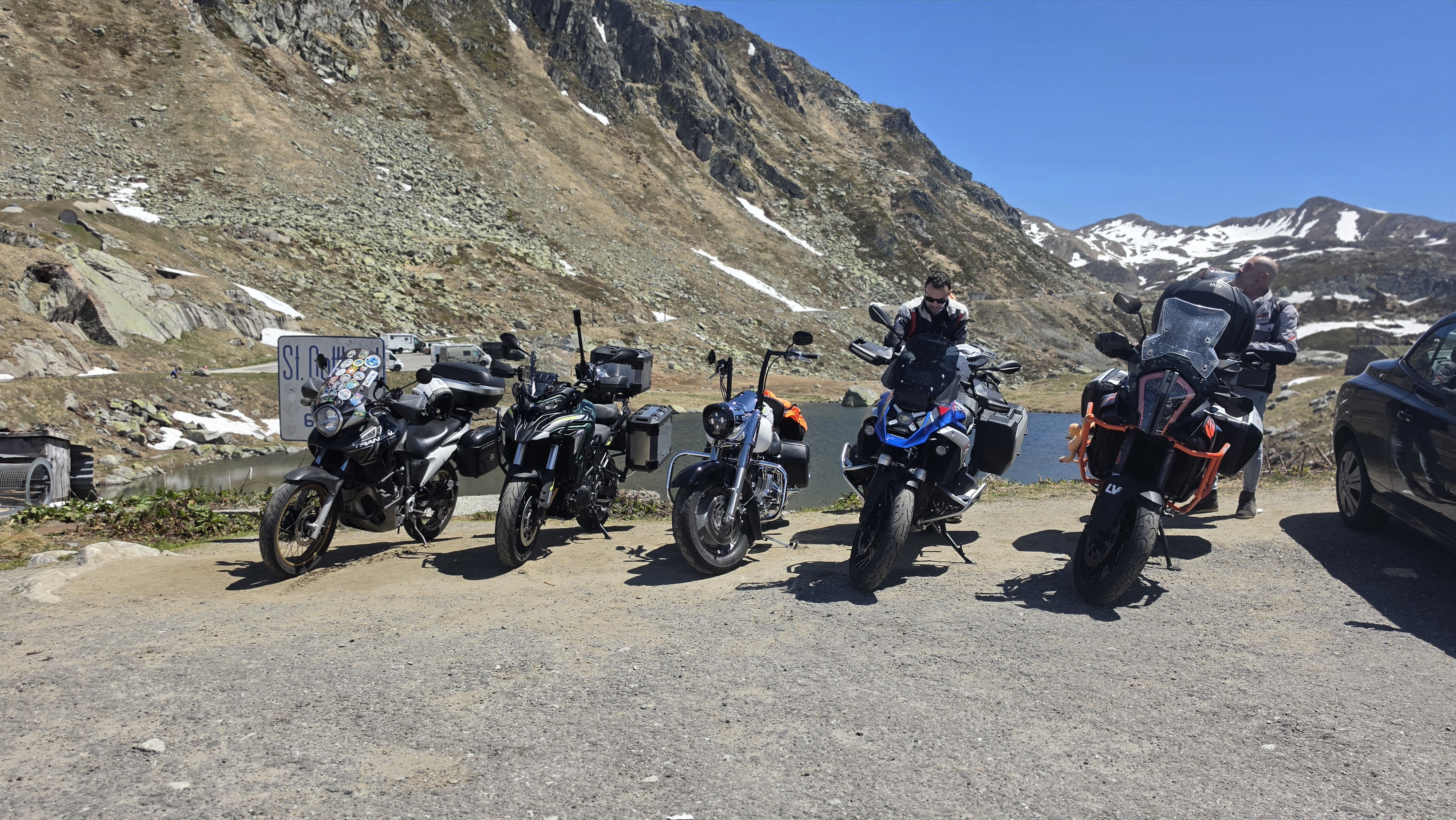 Sei Moto, Un Passo: Tour Guidato Sulle Alpi Svizzere da Milano