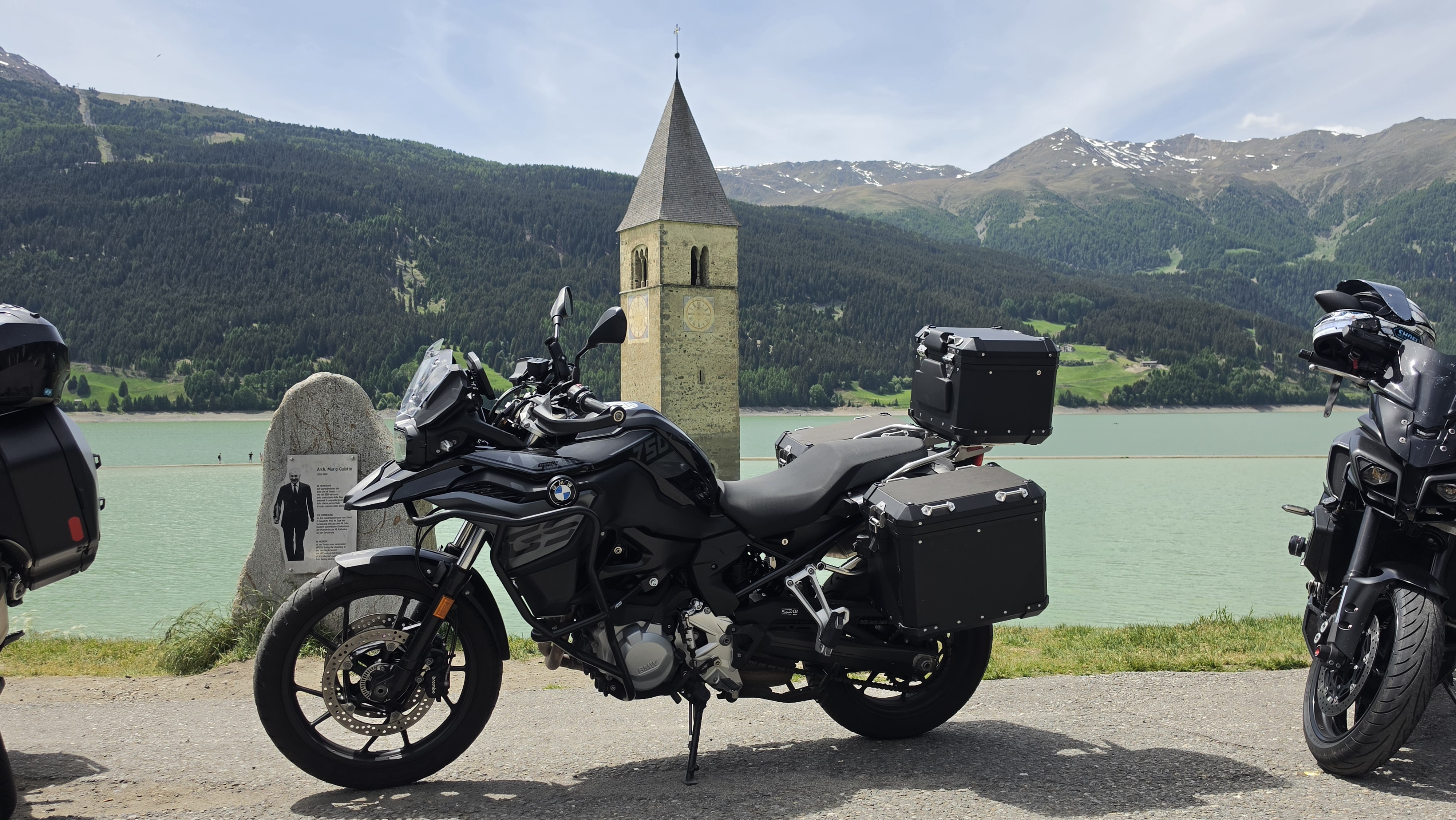 Milano, Stelvio, Resia e Maloja: Itinerario in Moto sulle Alpi Italiane in un Giorno